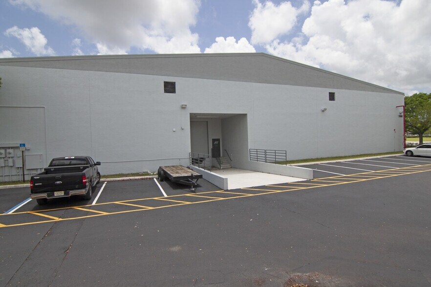 More Photos Of 1690 Banks Rd, Margate Warehouse For Lease
