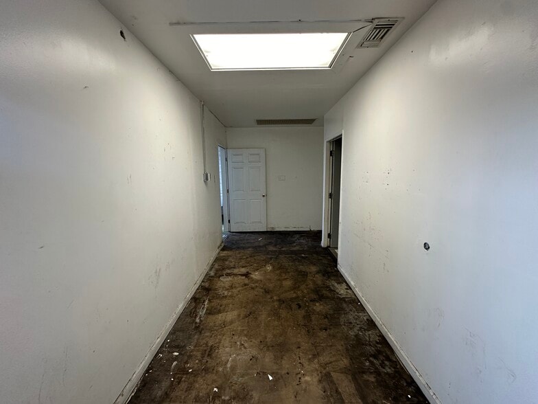 More Photos Of 5130 E Olympic Blvd, East Los Angeles General Retail For Lease