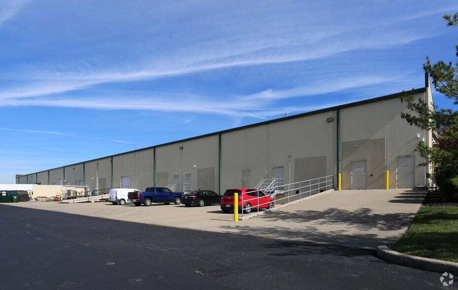 More Photos Of 9669-9685 Cincinnati Dayton Rd, West Chester Flex For Lease