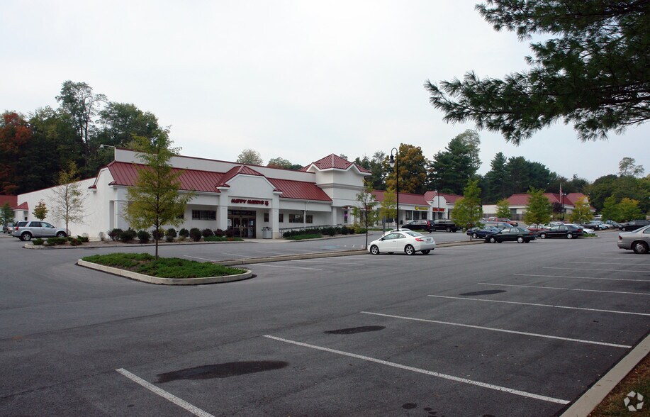 More Photos Of 704 W Nields St, West Chester Storefront For Lease