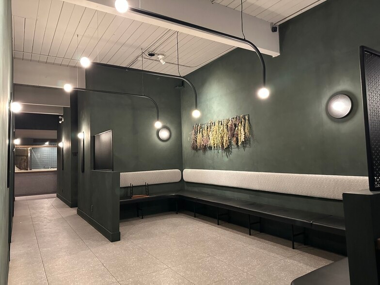 More Photos Of 10544 114th St NW, Edmonton Office For Lease