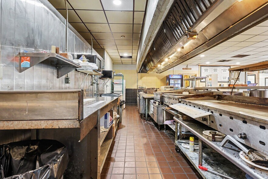More Photos Of 552 Rt-104, Ontario Restaurant For Sale
