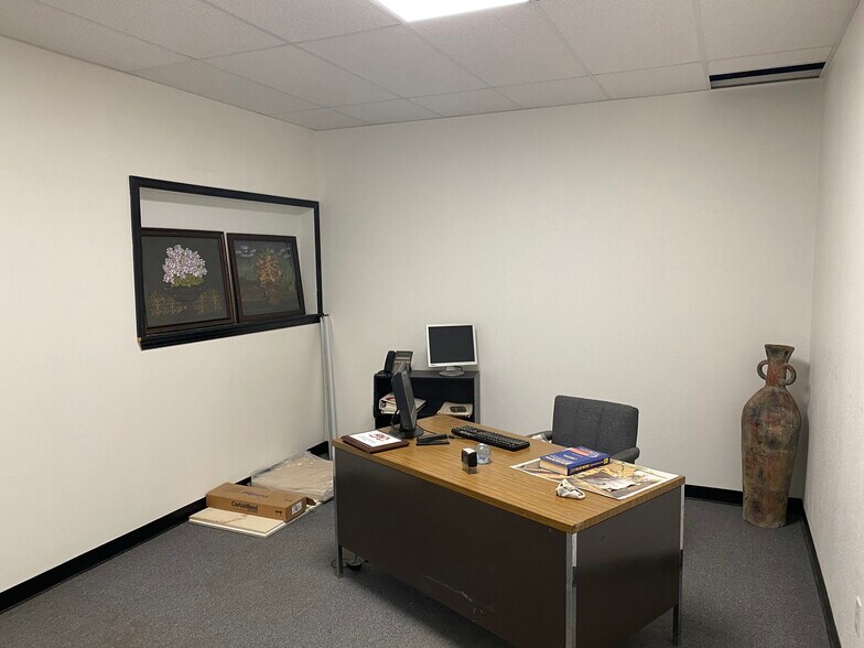 More Photos Of 1904 Hialeah Dr, Seabrook Light Manufacturing For Lease