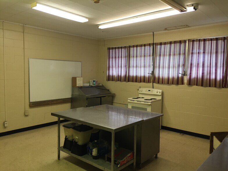 More Photos Of 6612 Arlington Expy, Jacksonville Schools For Lease