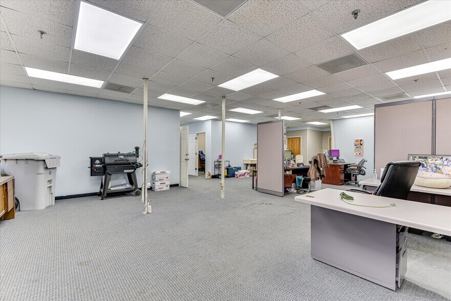 More Photos Of 1089 Augusta Rd, Warrenville Office For Sale