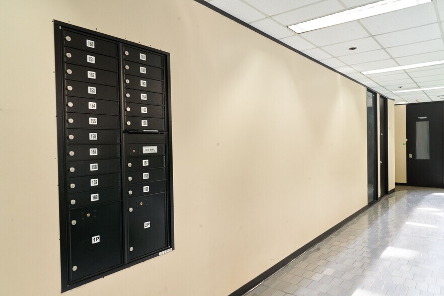 More Photos Of 6100 Corporate Dr, Houston Medical For Sale