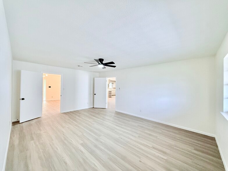 More Photos Of 10025 Farm to Market 1660, Hutto Warehouse For Lease
