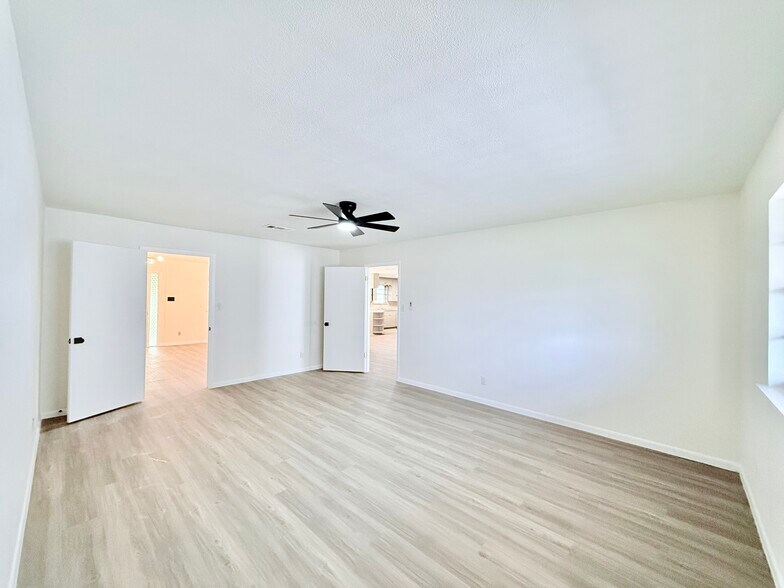 More Photos Of 10025 Farm to Market 1660, Hutto Warehouse For Sale