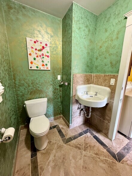 More Photos Of 807 N Van Ness Ave, Fresno Office Residential For Sale