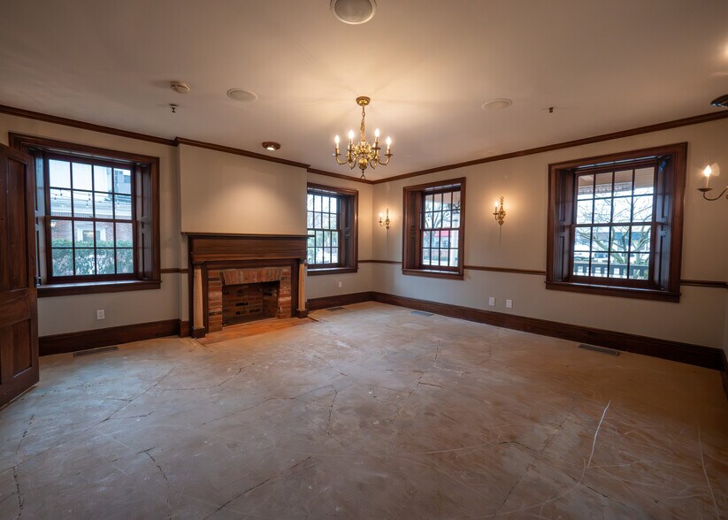 More Photos Of 649 High St, Worthington Storefront Retail Office For Sale