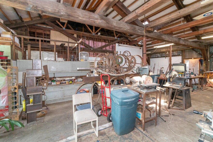 More Photos Of 77231 Highway 101, Gardiner Storefront Retail Residential For Sale