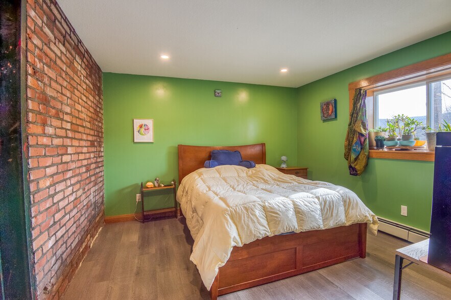 More Photos Of 206 Main St, Berlin Office For Sale