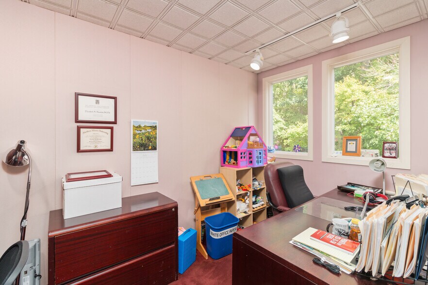 More Photos Of 155 Sycamore St, Glastonbury Office For Lease