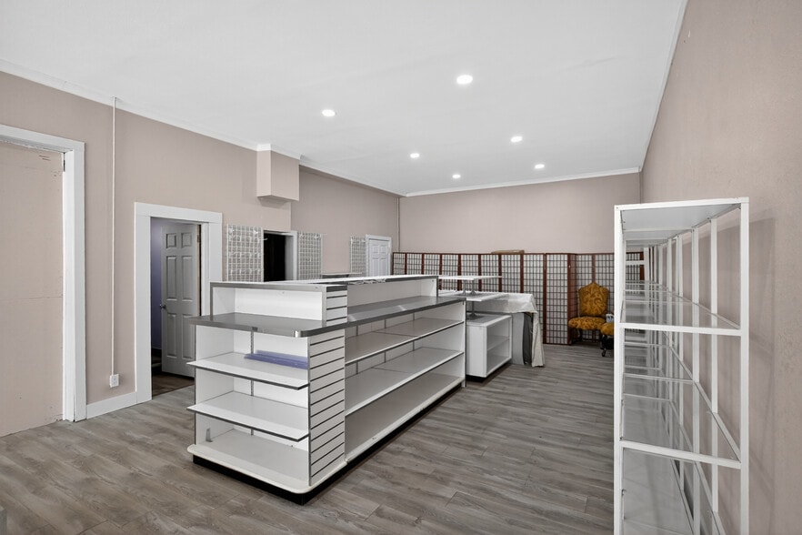 More Photos Of 118 S Broadway St, Yreka Restaurant For Sale
