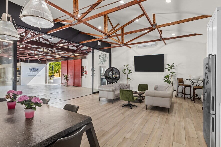 More Photos Of 133 Sunnyway Dr, Ventura Warehouse For Lease