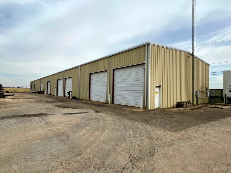More Photos Of 715 W 81st St, Odessa Warehouse For Sale