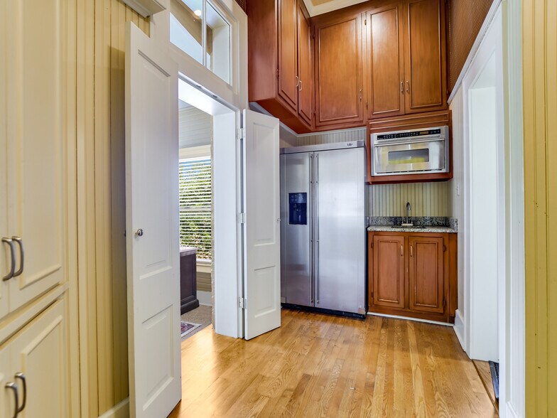 More Photos Of 1008 West Ave, Austin Unknown For Lease