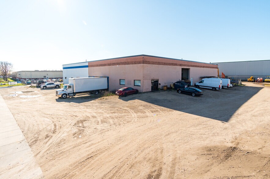 More Photos Of 2809 Larson St, La Crosse Warehouse For Sale