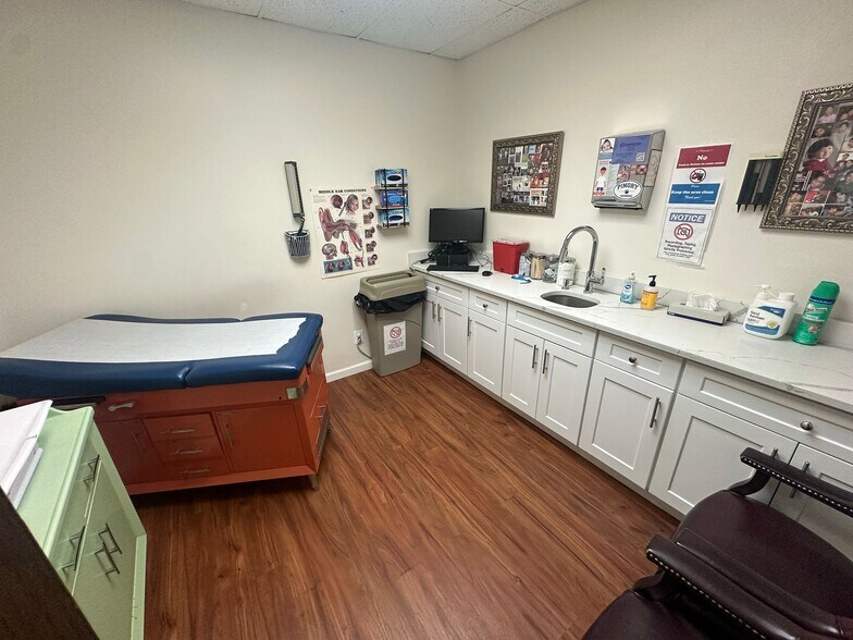 More Photos Of 98 James St, Edison Medical For Lease