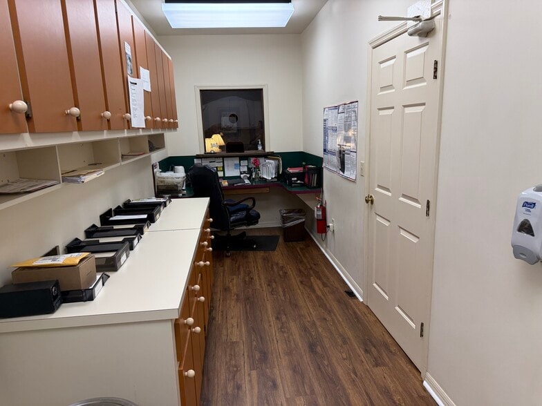 More Photos Of 500 NE 8th Ave, Ocala Office For Sale