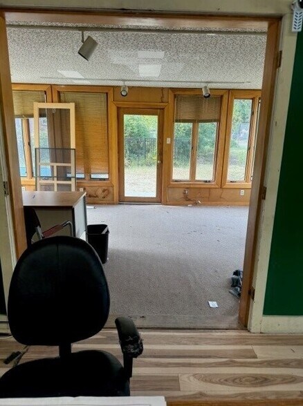 More Photos Of 12 Elm St, Hatfield Warehouse For Lease