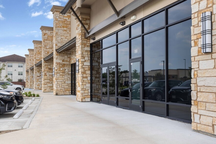 More Photos Of 11508 Pearland Pky, Houston Storefront Retail Office For Lease