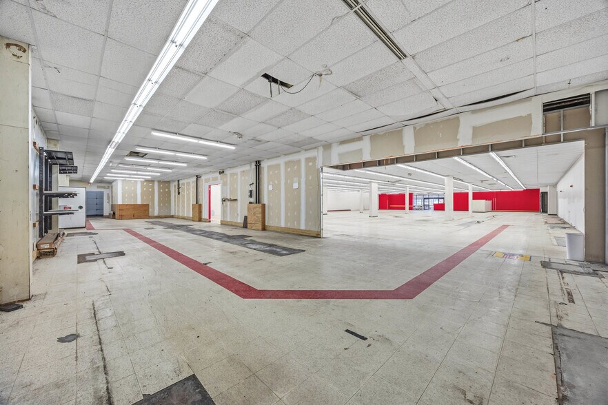 More Photos Of 3 Geddes Street Ext, Holley Supermarket For Sale