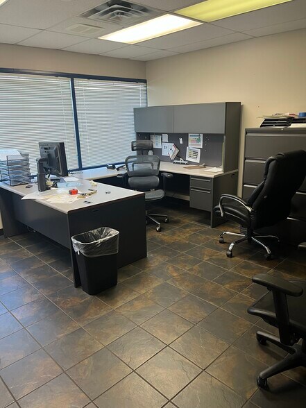More Photos Of 3300 S Ann Arbor Ave, Oklahoma City Manufacturing For Sale