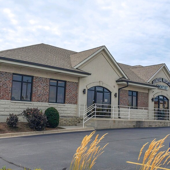 More Photos Of 16001-16009 Executive Dr, Crest Hill Office For Lease