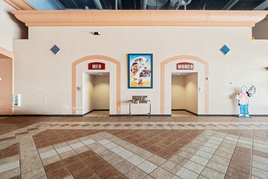 More Photos Of 400 Follett St, Lemoore Freestanding For Sale