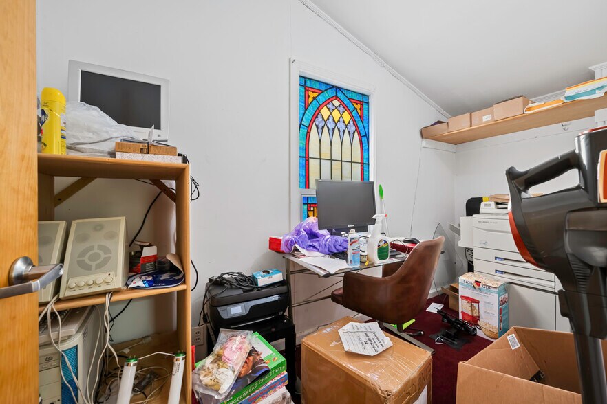 More Photos Of 109 Roslyn Rd, Roslyn Heights Religious Facility For Lease