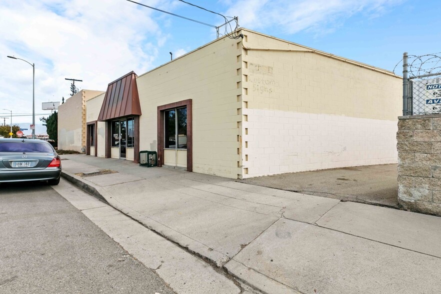More Photos Of 12712 Saticoy St, North Hollywood Light Distribution For Lease