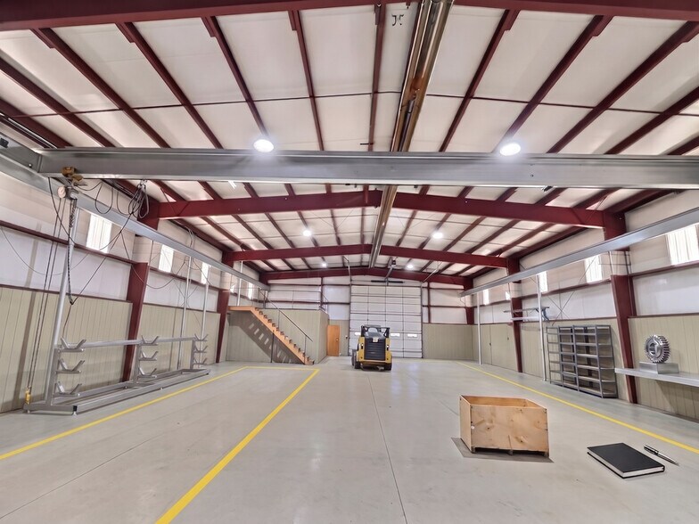 More Photos Of 1312 Pendell Blvd, Mills Industrial For Lease