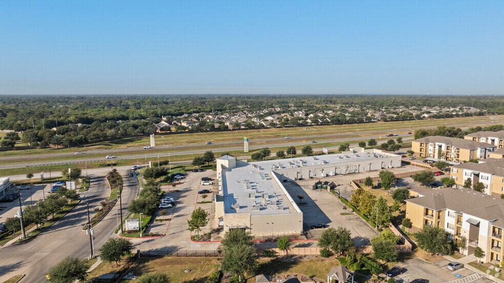 More Photos Of 7035 W Grand Pky S, Richmond Storefront For Lease