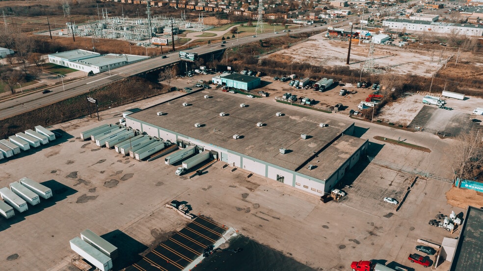 More Photos Of 6000-6066 N 76th St, Milwaukee Warehouse For Lease