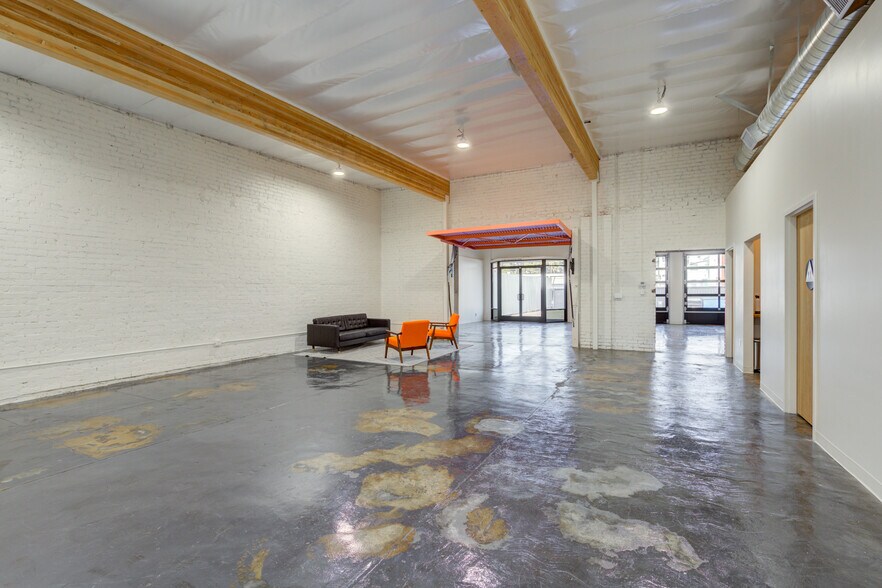 More Photos Of 2616 W Jefferson Blvd, Los Angeles Showroom For Sale
