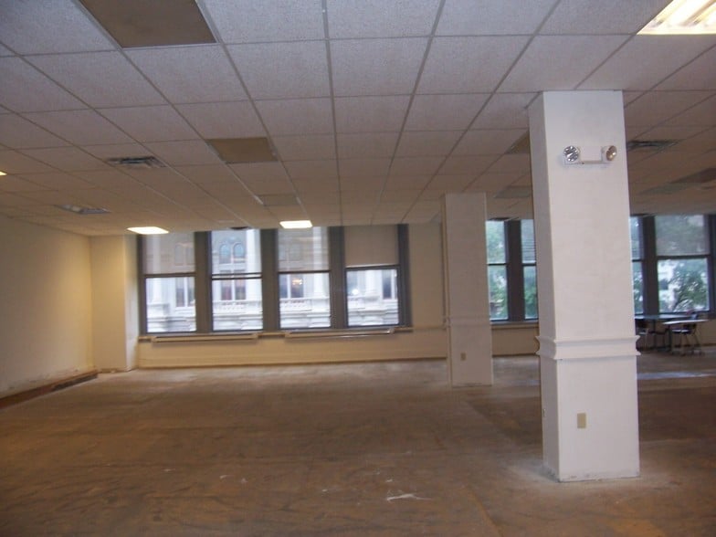 More Photos Of 323 Columbia St, Lafayette Office For Lease
