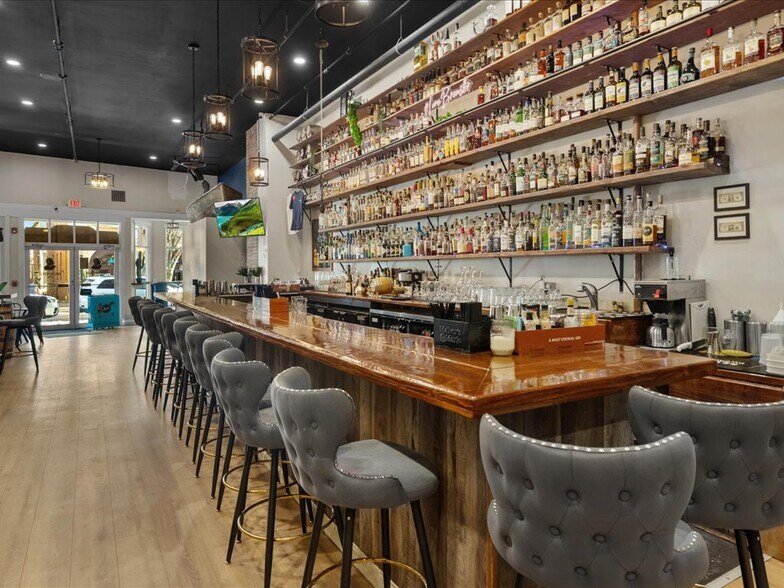 More Photos Of 46 Main St, Plymouth Storefront For Sale