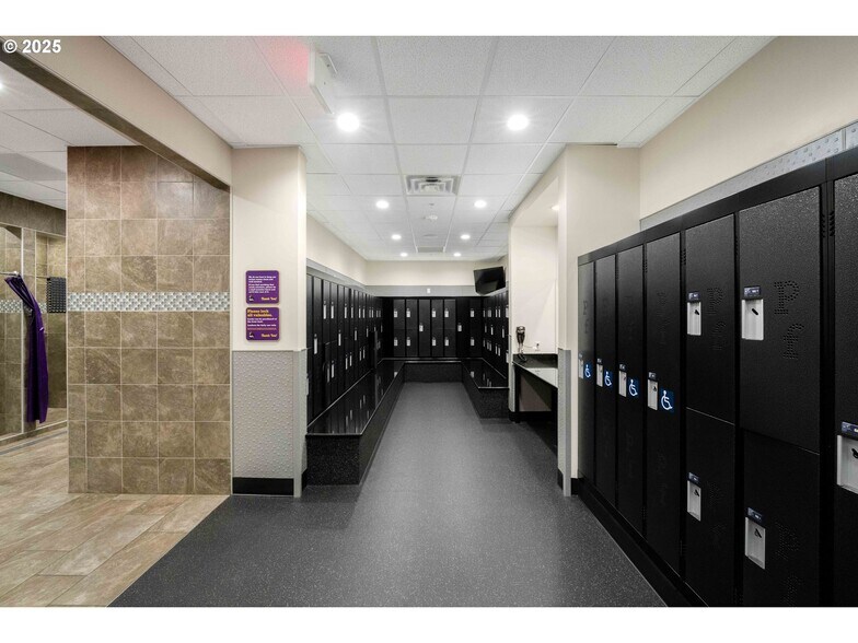 More Photos Of 1236 Teakwood Ave, Coos Bay Health Club For Sale