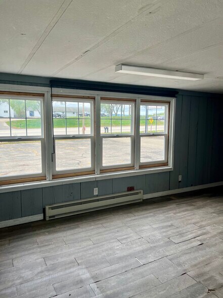 More Photos Of N5106 WI-35, Onalaska Distribution For Lease