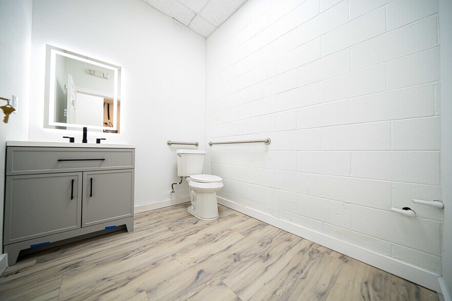 More Photos Of 3606-3622 S Tyler St, Dallas Unknown For Lease