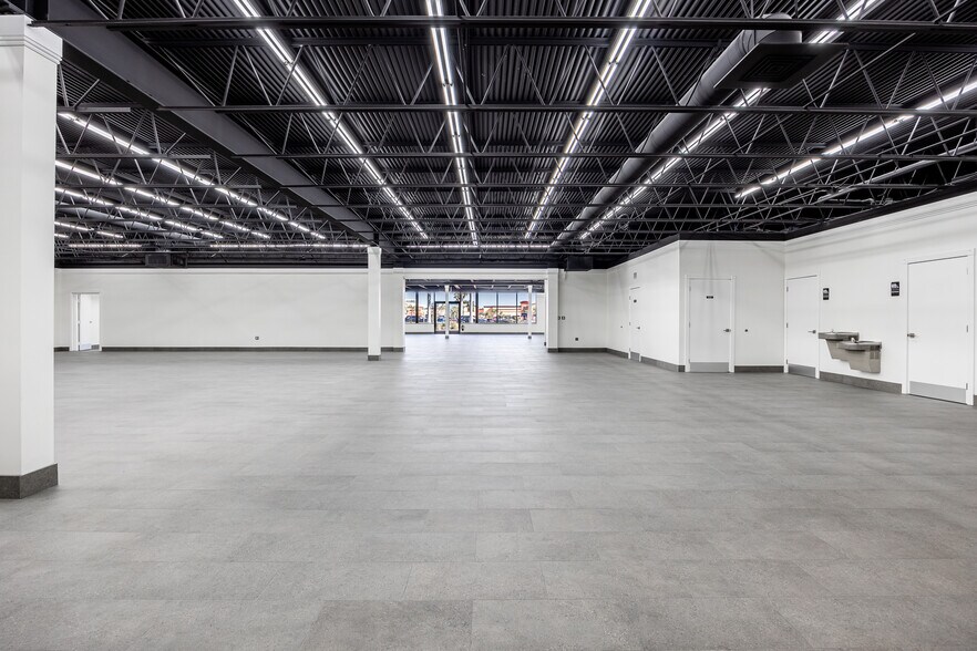 More Photos Of 4150 S Cleveland Ave, Fort Myers Freestanding For Sale