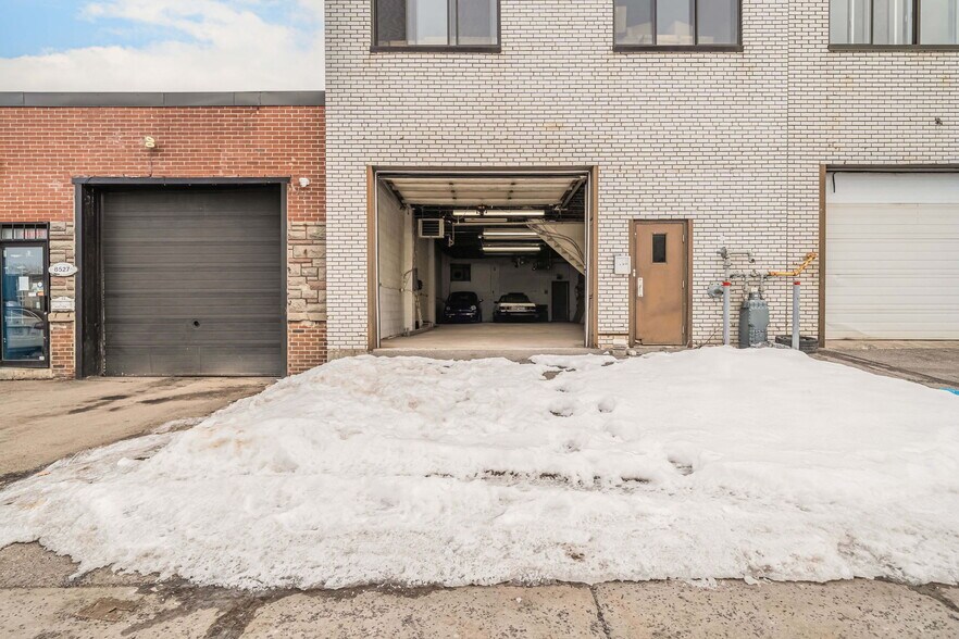 More Photos Of 8515 Av 9e, Montréal Light Manufacturing For Lease