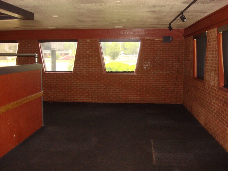 More Photos Of 2108 E Oglethorpe Blvd, Albany Storefront For Sale