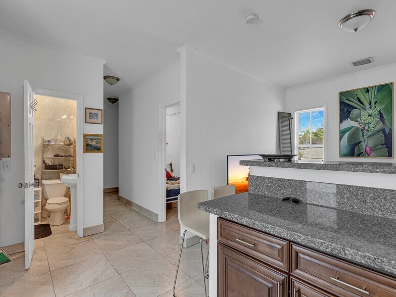 More Photos Of 1110 White St, Key West Restaurant For Sale