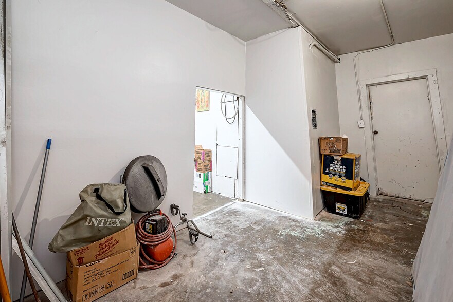 More Photos Of 9007 Irvington Blvd, Houston Freestanding For Sale