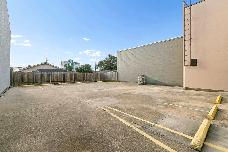 More Photos Of 2309 N Hullen St, Metairie Serviced Offices For Sale