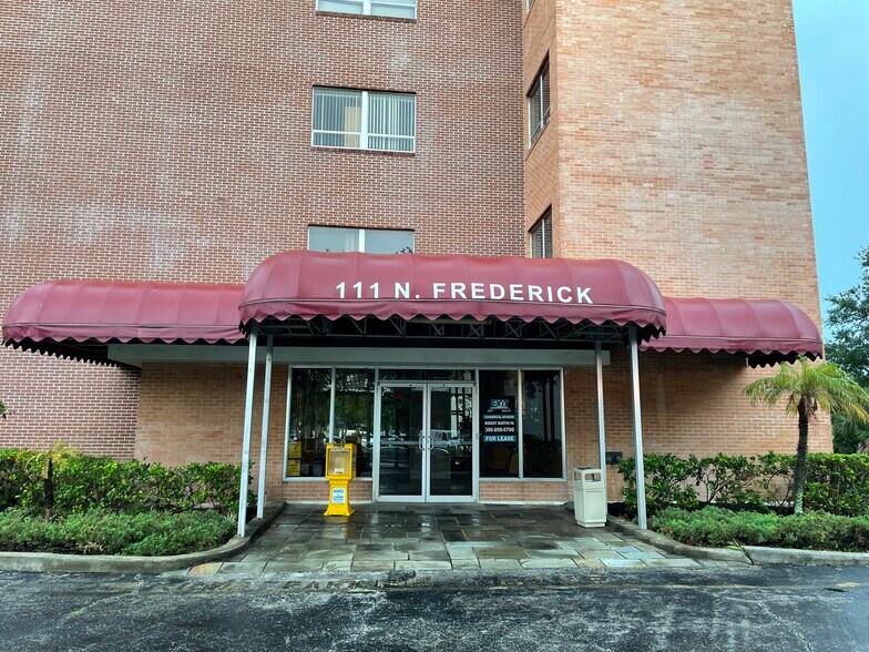 More Photos Of 111 N Frederick Ave, Daytona Beach Office Residential For Lease