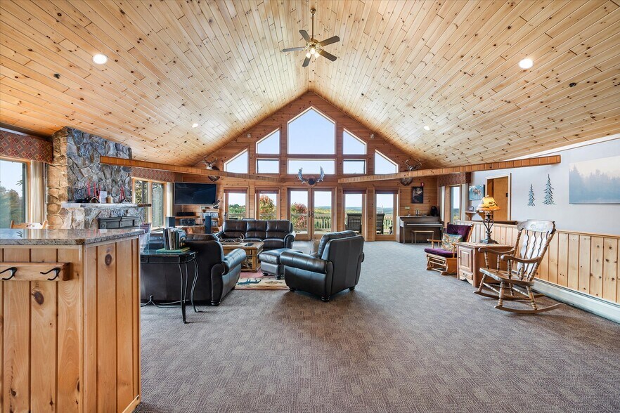 More Photos Of 341 US Route 1, Weston Hotel For Sale