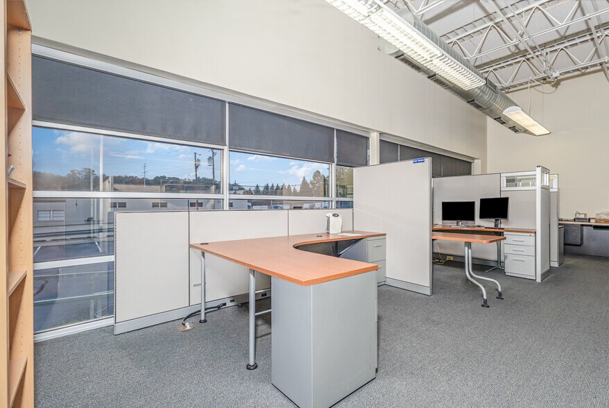 More Photos Of 5546 Fair Ln, Fairfax Office For Lease